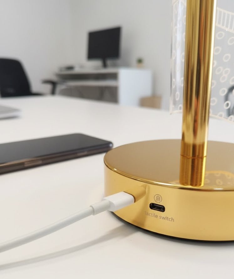 Decorative Leaf LED Table Lamp - 3-Color Ambient Mood Light with Sleek Metal Base